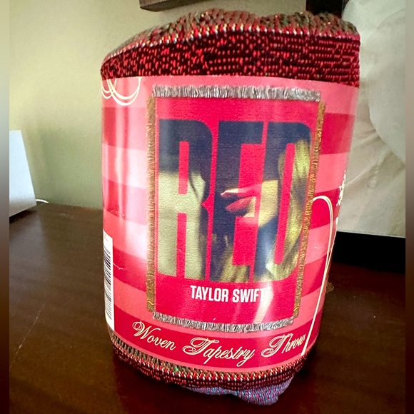 Taylor Swift Other - Taylor Swift Red Deluxe Album Woven Tapestry Throw Blanket 2012 RARE